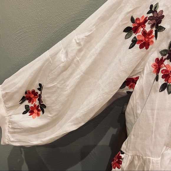 ✨NWT Gibson Latimer Embroidered Peplum Top - Picture 5 of 7